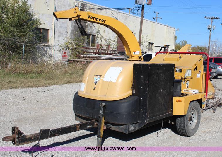image for item J4279 2005 Vermeer BC1400 chipper