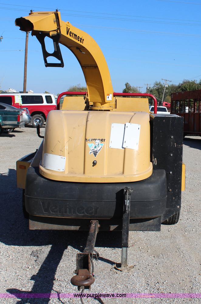 image for item J4279 2005 Vermeer BC1400 chipper