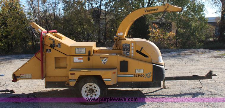 image for item J4279 2005 Vermeer BC1400 chipper