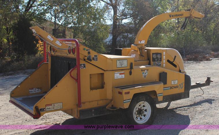 image for item J4279 2005 Vermeer BC1400 chipper