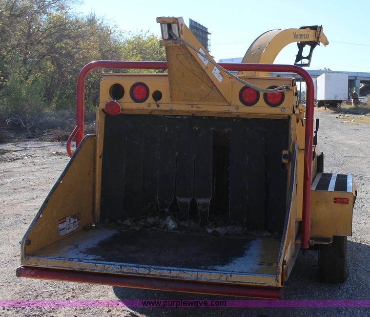 image for item J4279 2005 Vermeer BC1400 chipper