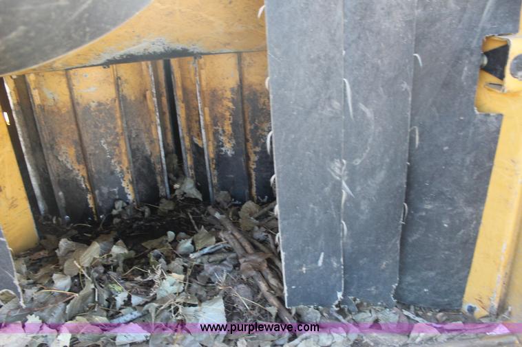 image for item J4279 2005 Vermeer BC1400 chipper