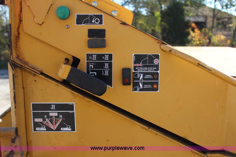 image for item J4279 2005 Vermeer BC1400 chipper