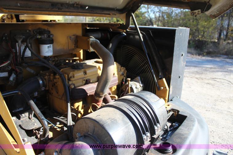 image for item J4279 2005 Vermeer BC1400 chipper