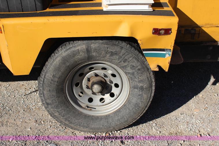 image for item J4279 2005 Vermeer BC1400 chipper