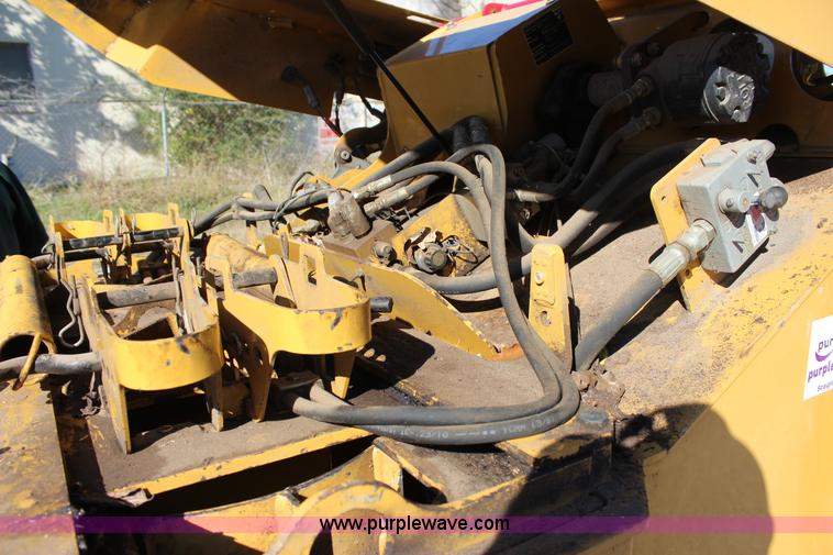 image for item J4279 2005 Vermeer BC1400 chipper