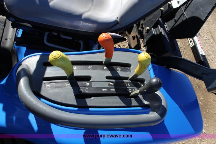 image for item J4514 2005 New Holland TC33DA MFWD tractor