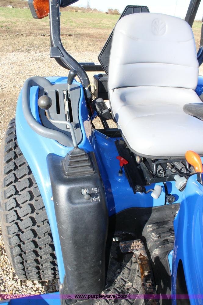 image for item J4514 2005 New Holland TC33DA MFWD tractor