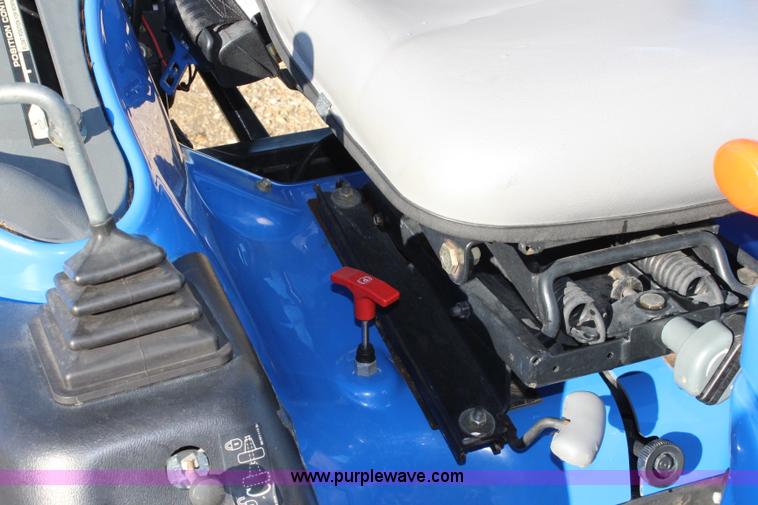 image for item J4514 2005 New Holland TC33DA MFWD tractor