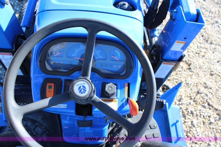 image for item J4514 2005 New Holland TC33DA MFWD tractor