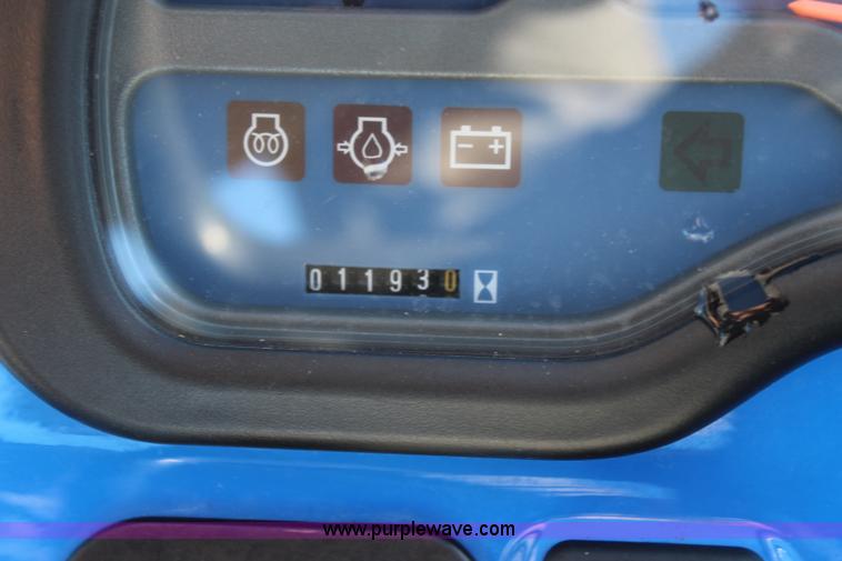 image for item J4514 2005 New Holland TC33DA MFWD tractor