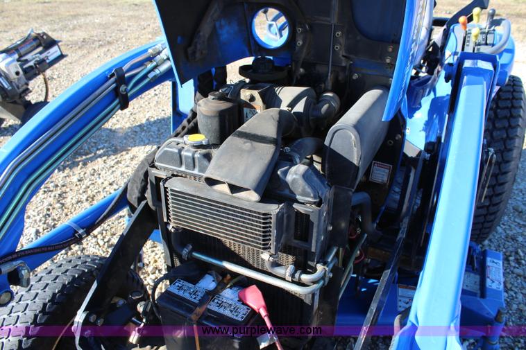 image for item J4514 2005 New Holland TC33DA MFWD tractor
