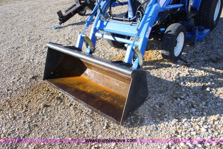 image for item J4514 2005 New Holland TC33DA MFWD tractor