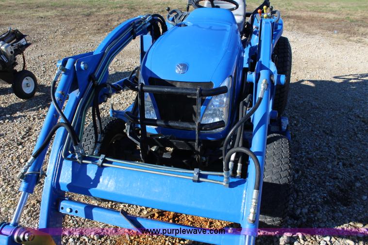image for item J4514 2005 New Holland TC33DA MFWD tractor