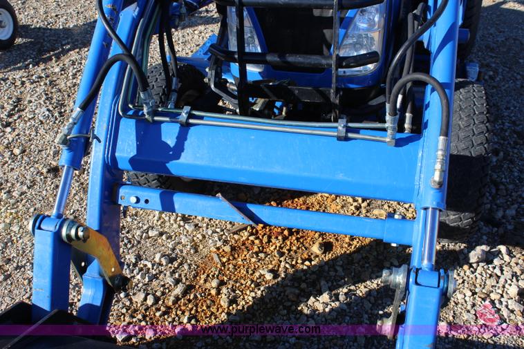 image for item J4514 2005 New Holland TC33DA MFWD tractor