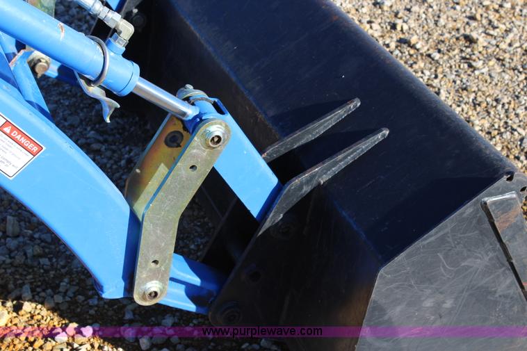 image for item J4514 2005 New Holland TC33DA MFWD tractor