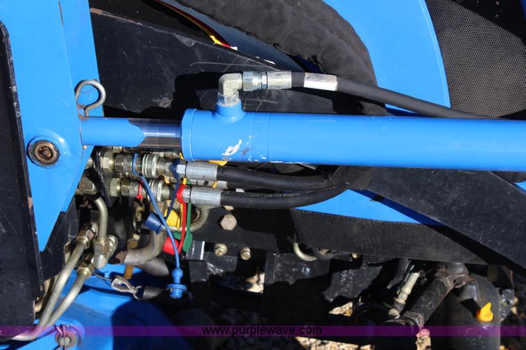 image for item J4514 2005 New Holland TC33DA MFWD tractor