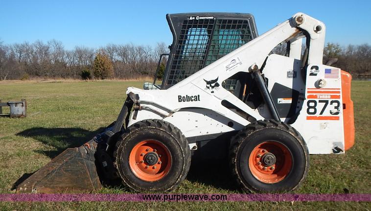image for item J4540 2002 Bobcat 873 skid steer