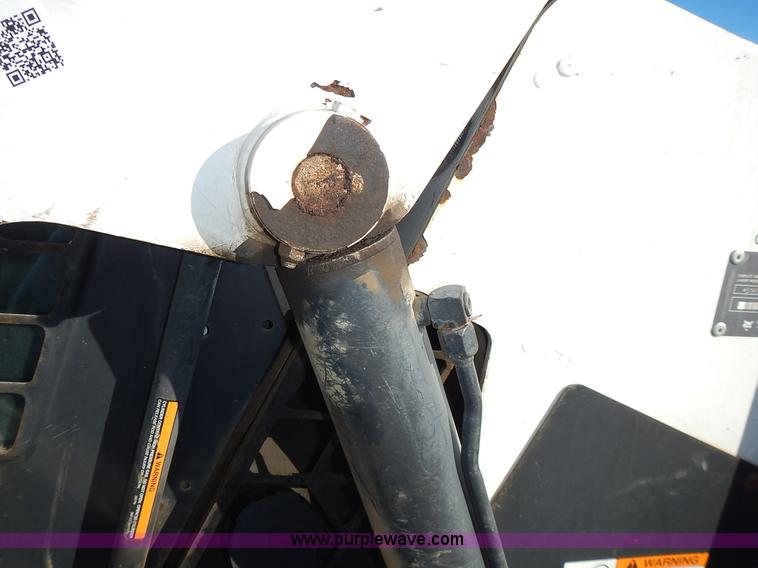 image for item J4540 2002 Bobcat 873 skid steer