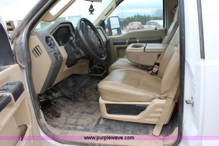 image for item J4583 2008 Ford F350 Super Duty flatbed pickup truck