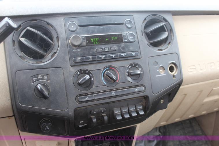 image for item J4583 2008 Ford F350 Super Duty flatbed pickup truck