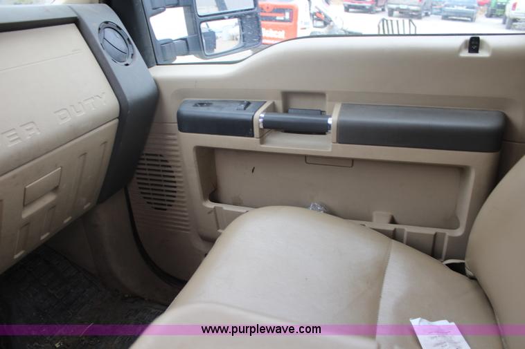 image for item J4583 2008 Ford F350 Super Duty flatbed pickup truck