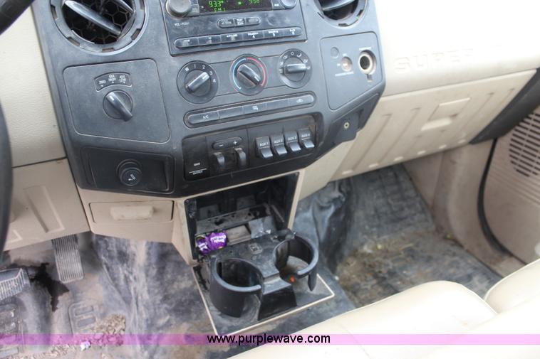 image for item J4583 2008 Ford F350 Super Duty flatbed pickup truck