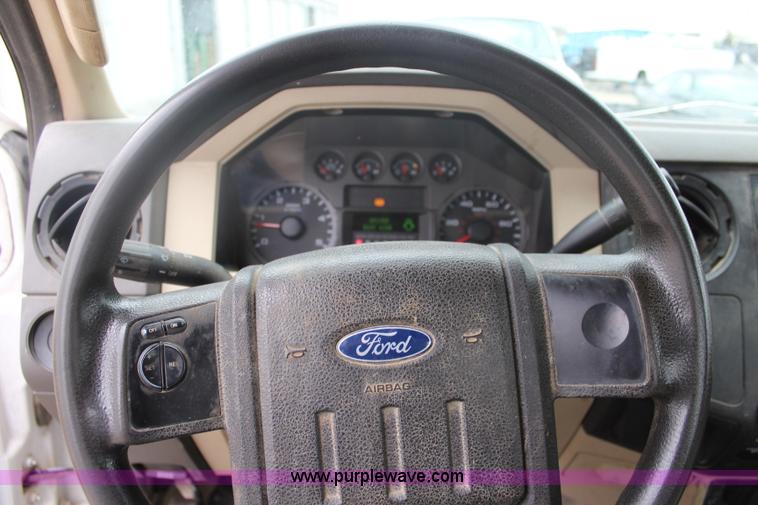 image for item J4583 2008 Ford F350 Super Duty flatbed pickup truck