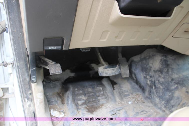 image for item J4583 2008 Ford F350 Super Duty flatbed pickup truck