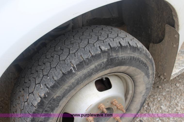 image for item J4583 2008 Ford F350 Super Duty flatbed pickup truck