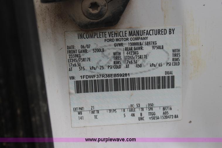 image for item J4583 2008 Ford F350 Super Duty flatbed pickup truck