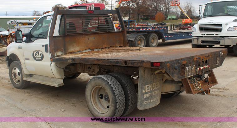 image for item J4588 2006 Ford F350 Super Duty pickup truck
