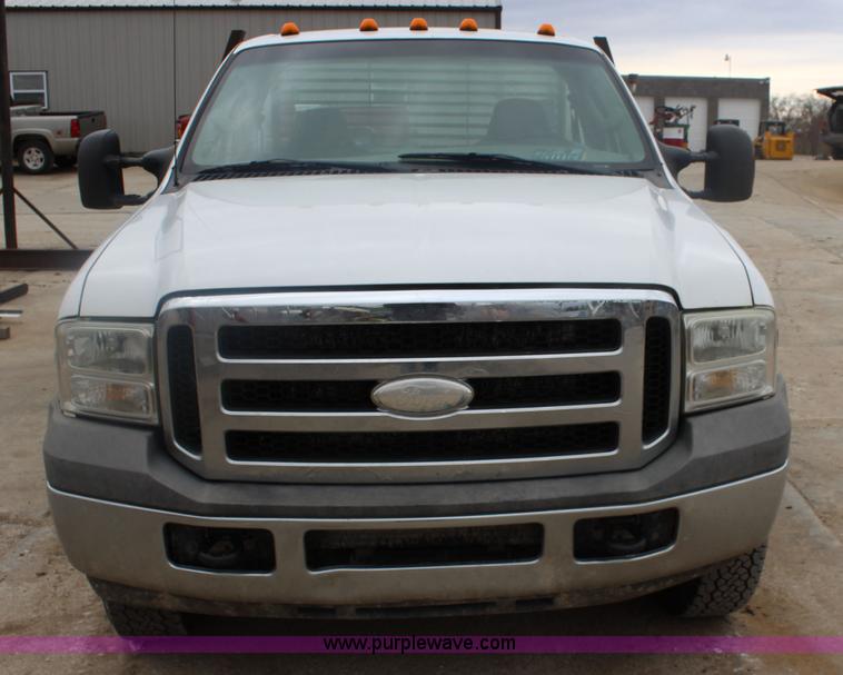 image for item J4588 2006 Ford F350 Super Duty pickup truck