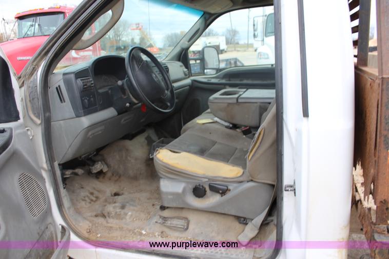 image for item J4588 2006 Ford F350 Super Duty pickup truck