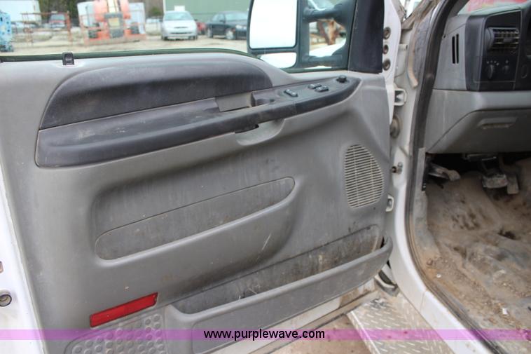 image for item J4588 2006 Ford F350 Super Duty pickup truck