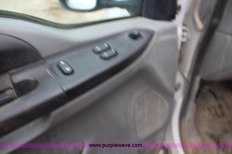 image for item J4588 2006 Ford F350 Super Duty pickup truck