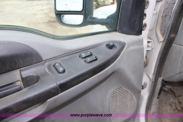 image for item J4588 2006 Ford F350 Super Duty pickup truck