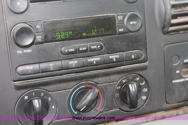 image for item J4588 2006 Ford F350 Super Duty pickup truck