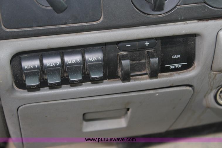 image for item J4588 2006 Ford F350 Super Duty pickup truck