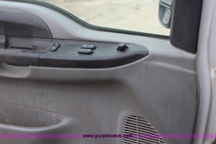 image for item J4588 2006 Ford F350 Super Duty pickup truck