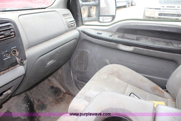 image for item J4588 2006 Ford F350 Super Duty pickup truck