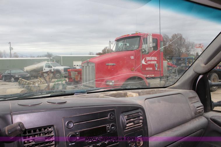 image for item J4588 2006 Ford F350 Super Duty pickup truck