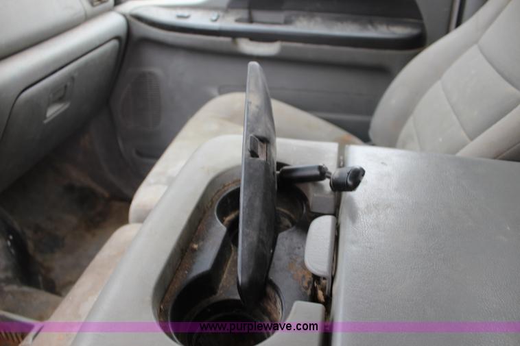 image for item J4588 2006 Ford F350 Super Duty pickup truck