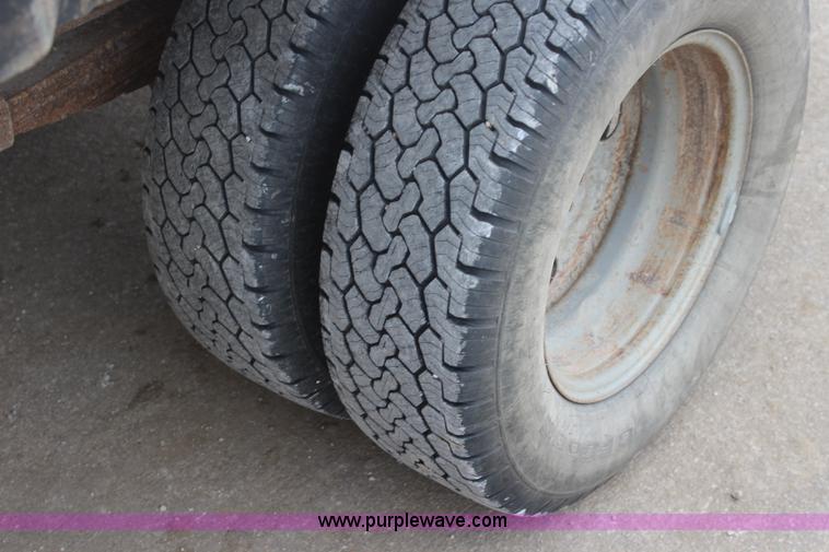 image for item J4588 2006 Ford F350 Super Duty pickup truck