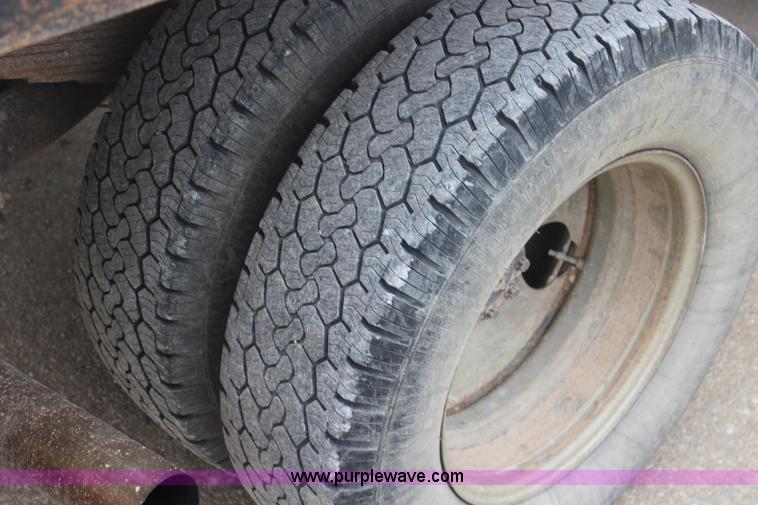 image for item J4588 2006 Ford F350 Super Duty pickup truck