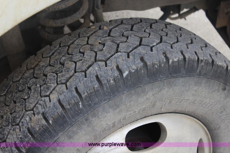 image for item J4588 2006 Ford F350 Super Duty pickup truck