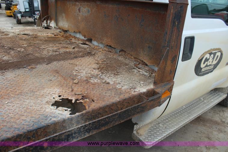 image for item J4588 2006 Ford F350 Super Duty pickup truck