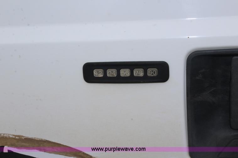 image for item J4588 2006 Ford F350 Super Duty pickup truck
