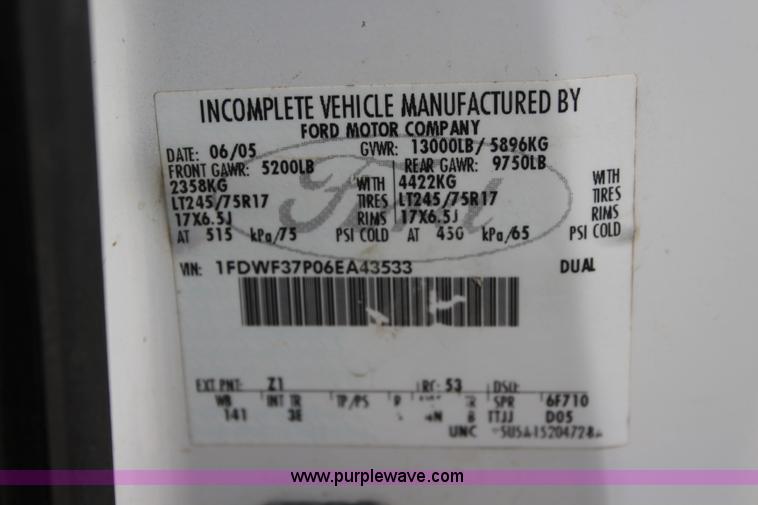 image for item J4588 2006 Ford F350 Super Duty pickup truck