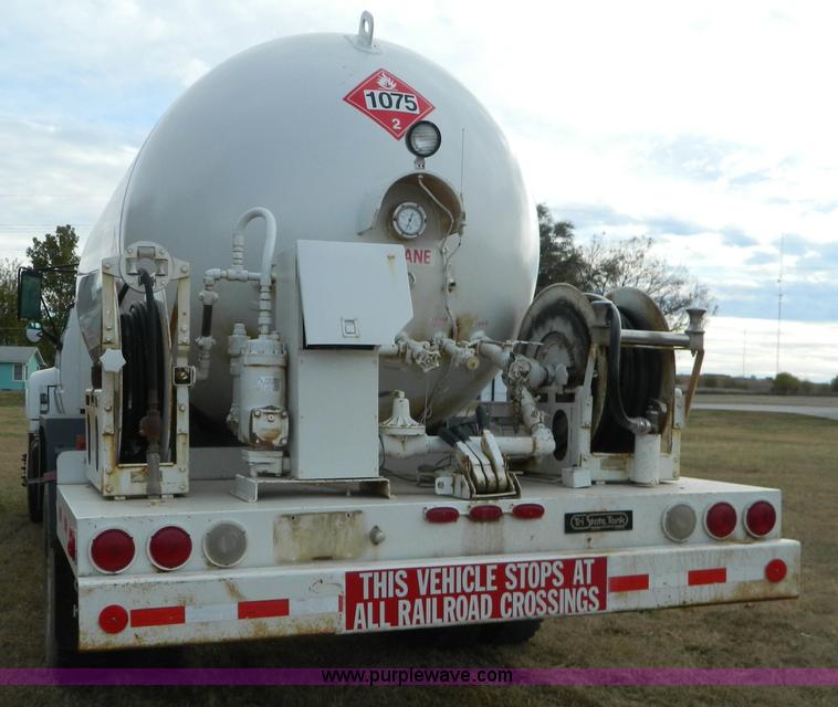 image for item J5167 1998 Chevrolet C7500 MC331 propane delivery truck